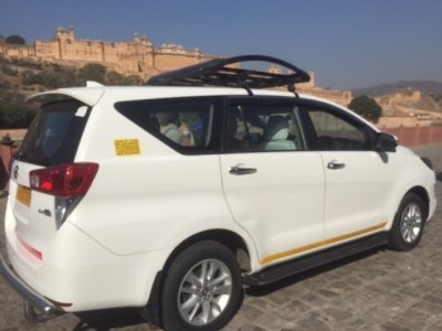 Ari-dep. Private Transfer New Delhi to Agra in Luxury SUV up to 6 pax