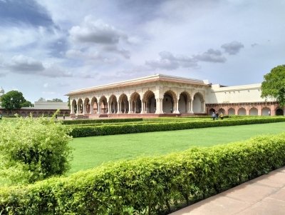 Half Day Private sunrise tour of Taj mahal and Agra Fort