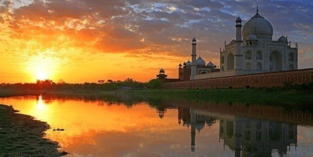 Half Day Private sunrise tour of Taj mahal and Agra Fort