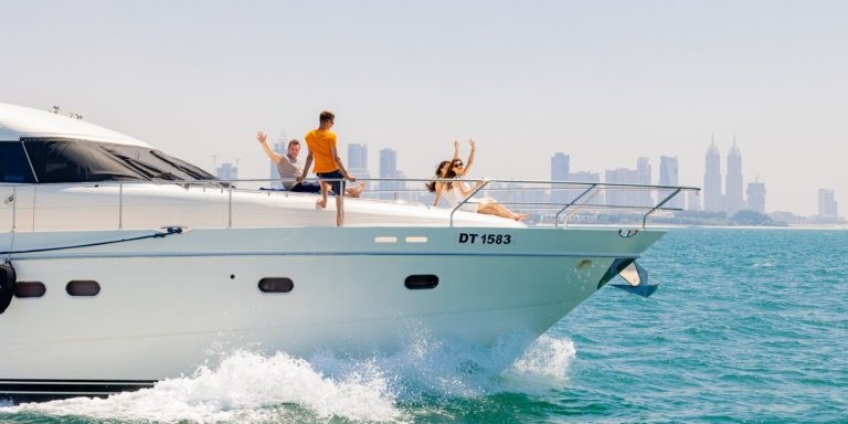 Dubai Luxury Yacht Tour - Early Riser