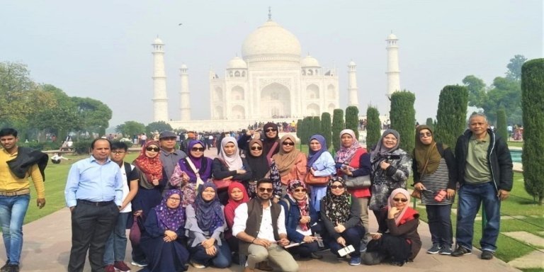 Professional Tour Guide For Taj Mahal And Agra Fort
