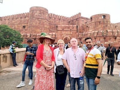 Professional Tour Guide For Taj Mahal And Agra Fort