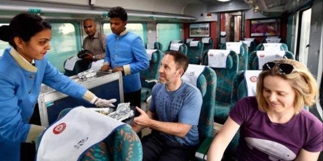 Agra Same Day Tour by Fastest Train