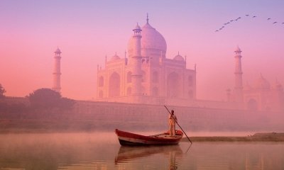 From Delhi: Taj Mahal and Agra Overnight Tour