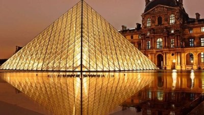 Paris City Tour with 21-seat bus charter