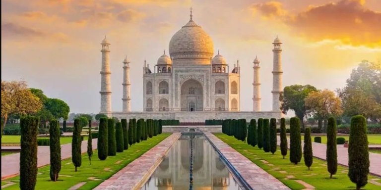 Private Taj Mahal & Agra Fort Tour from Delhi by Car