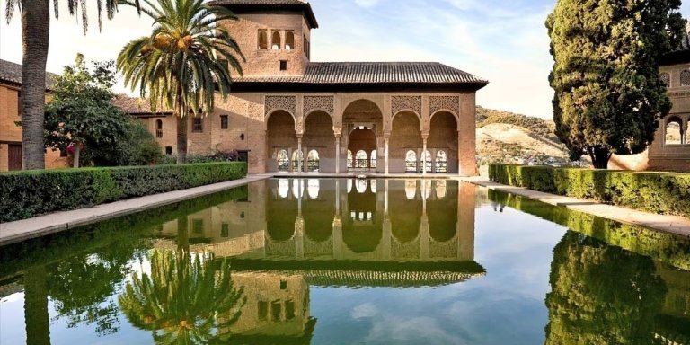 Alhambra Private Tour. Nasrid Palaces and Generalife (full entry)