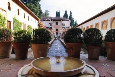 Alhambra guided tour. Generalife gardens, Alcazaba,Palace of Charles V