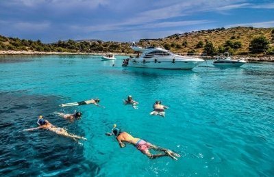 Lorena -Private Boat tour & Transfer