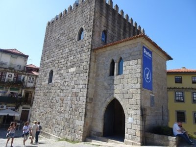 Porto self-guided walking tour & scavenger hunt