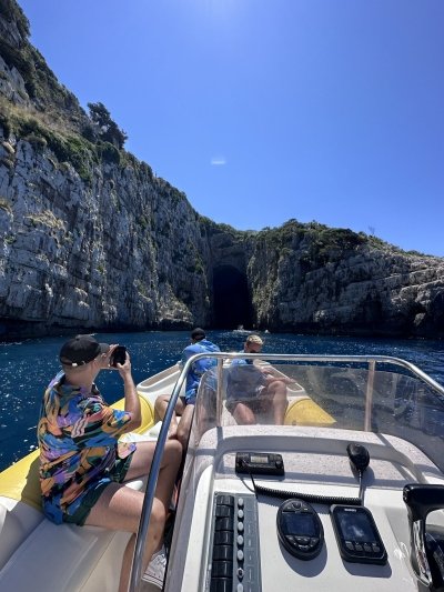 Vlore: Dafina Bay & Haxhi Ali Cave Small Group Speedboat Guided Tour