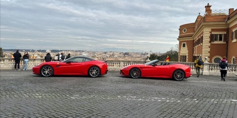 Testdrive Ferrari Guided Tour of the tourist areas of Rome