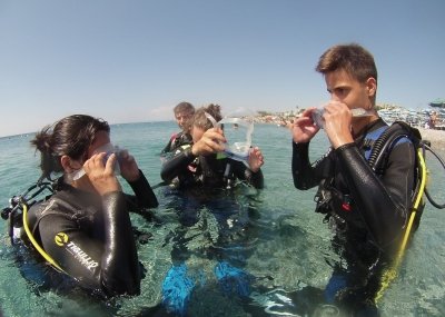 TRY SCUBA. A dive experience with an instructor