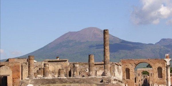 Transfer from Naples to Amalfi coast / Sorrento with stop in Pompeii