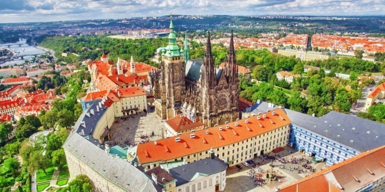 Prague: City Highlights By Bus, Boat and on Foot