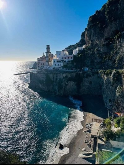 Private transfer by car from Naples airport to Positano or back