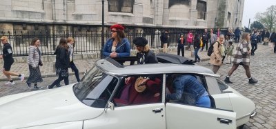 Paris City Tour by night in vintage Oldtimer car Citroen DS 1 Hour