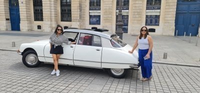 Paris City Tour by night in vintage Oldtimer car Citroen DS 2 hours