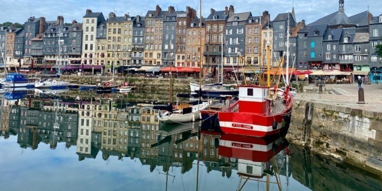 Private Mont Saint-Michel, Honfleur Trip from Paris by Mercedes