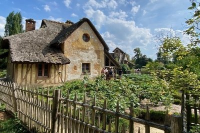 Private Versailles, Gardens, Trianon Trip from Paris by Mercedes