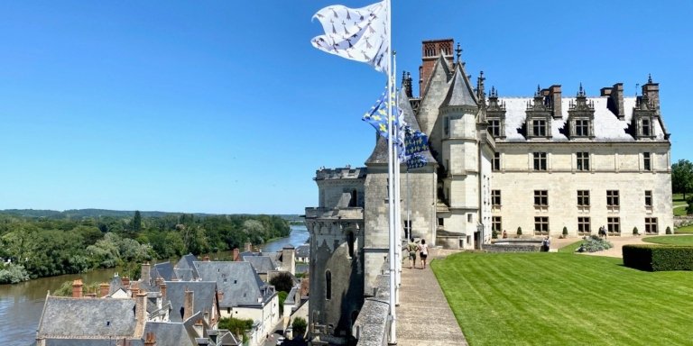 Private 3 Loire Valley Castles from Paris Mercedes Wine tasting