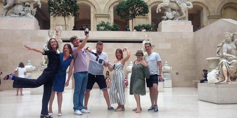 Paris: Live Guided Tour in Louvre Museum with optional Ticket