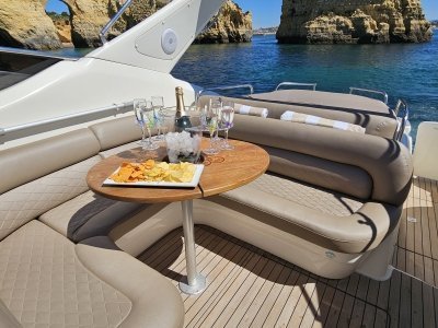 Luxury Private Boat Cruise including drinks and snacks