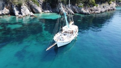 Corfu Town: Full-Day Cruise with Lunch, Drinks & Swim Stops