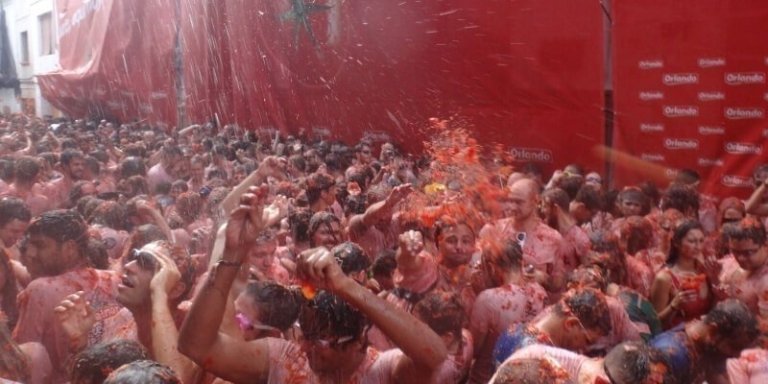 La Tomatina Day Tour from Barcelona