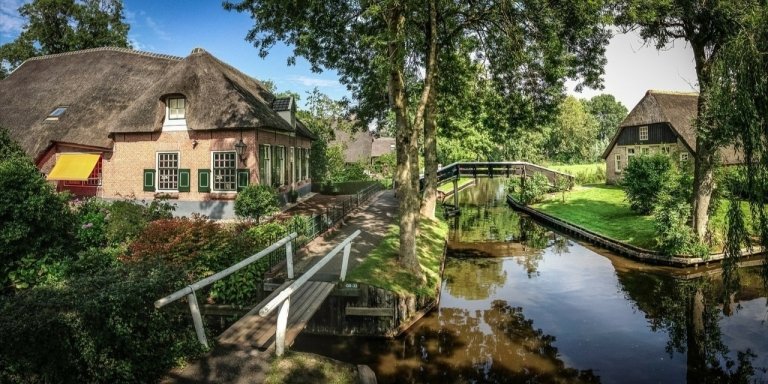 Private Tour to Giethoorn and Zaanse Schans Windmills from Amsterdam