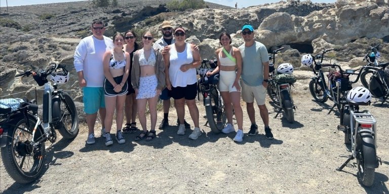 Highlights and beaches of Milos on e-bike
