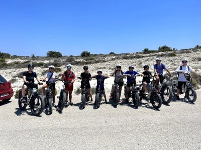 Highlights and beaches of Milos on e-bike