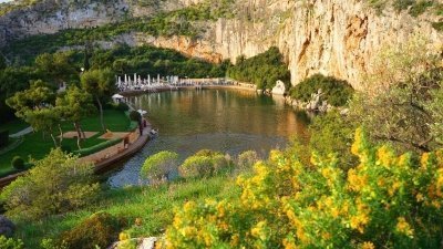 Private tour to Cape Sounio and Lake of Vouliagmeni