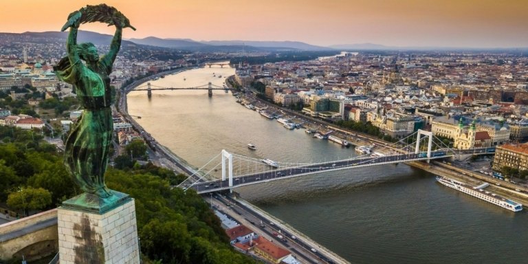 Budapest Private City Tour by Car