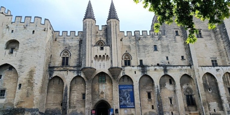 Chateauneuf du Pape wine tasting & Highlights of Avignon