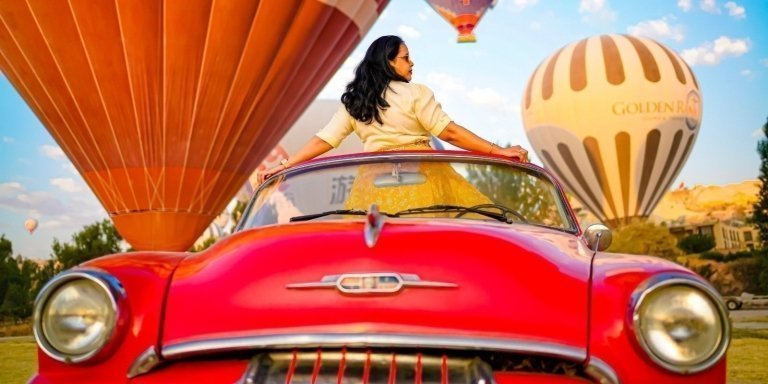 Vintage Car Tour in Cappadocia with Balloons View
