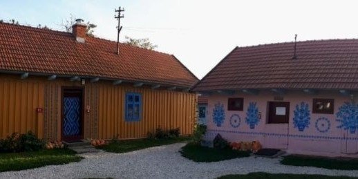 From Krakow: Zalipie Village Day-Tour