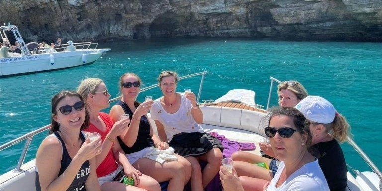 Polignano a mare: Crociera in motoscafo alle grotte con Aperitivo