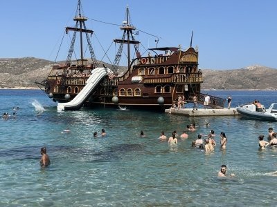 Barco De Pirata Cruises