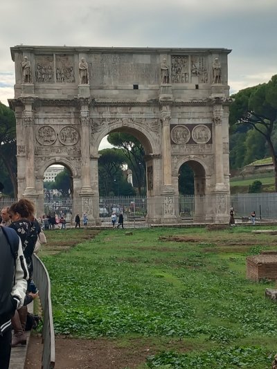 Colosseum and Roman forum skip the line exclusive tour