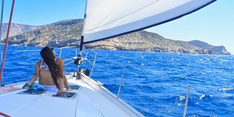 Paros: Iraklia, Schinoussa & Naxos Sailing tour with lunch