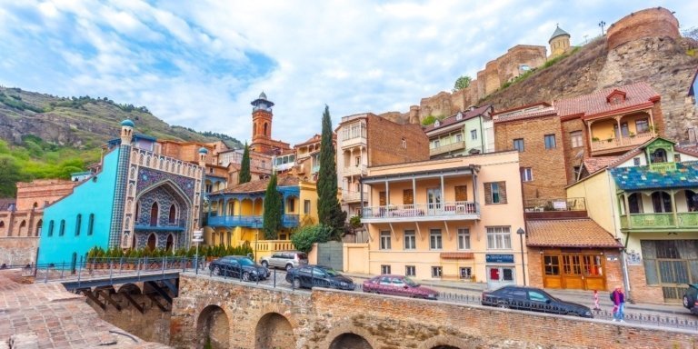 Tbilisi: Private Old City Walking Tour with Wine Tasting