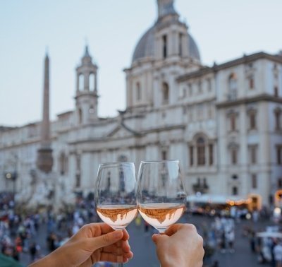 Wine and Delights tasting in Rome: Piazza Navona Balcony Experience