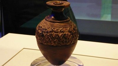 Legendary Knossos and Heraklion tour from Chania