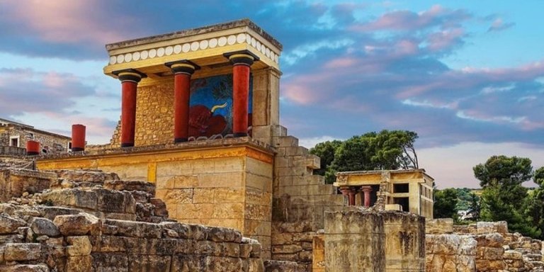Legendary Knossos and Heraklion tour from Chania