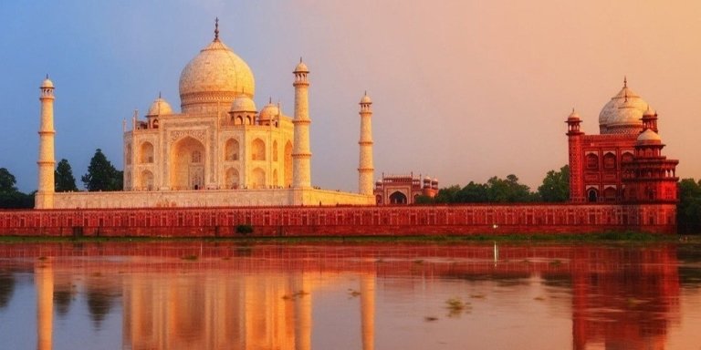 Empreintes de Bouddha avec le nord de l'Inde