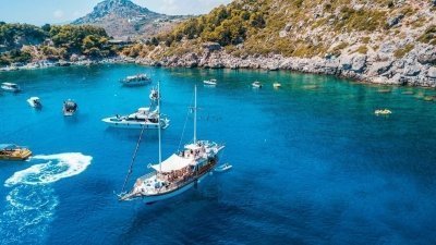 Rhodes : 6 hours day cruise ( unlimited drinks & lunch bufet)