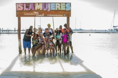 Catamaran Only Adults experience to Isla Mujeres + Exclusive Beach Clu