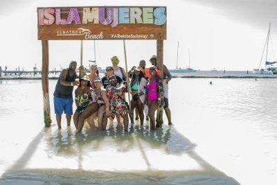 Catamaran Only Adults experience to Isla Mujeres + Exclusive Beach Clu