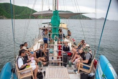 Sailboat  day tour to Bahia Concha in Tayrona Park